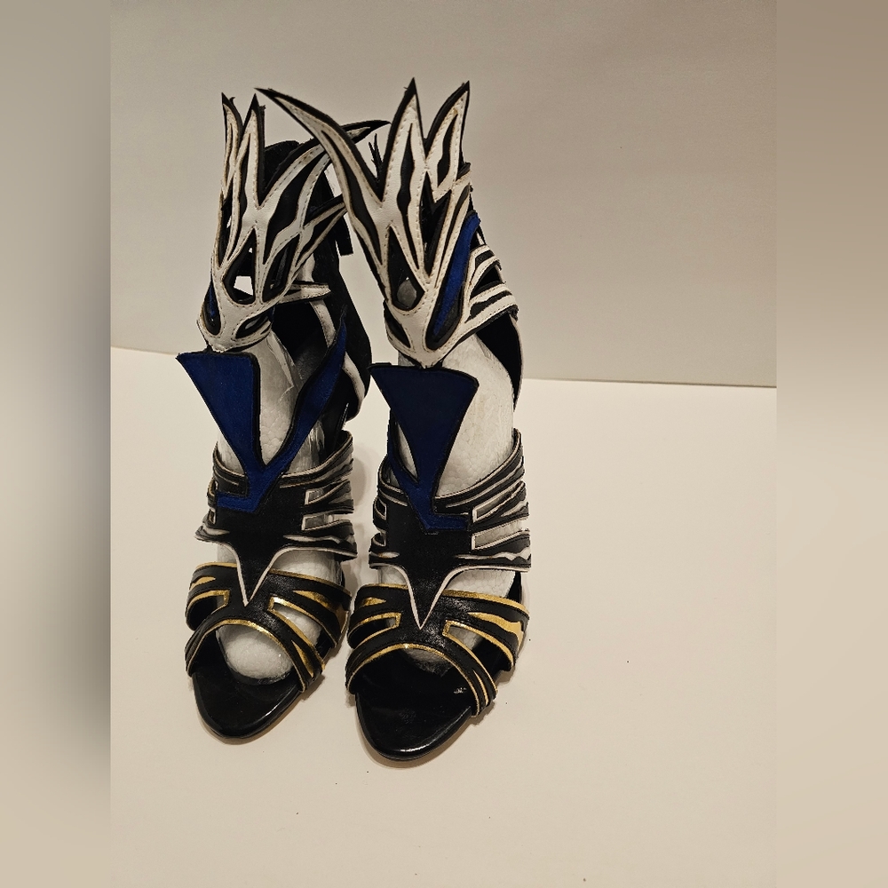 Shoes - Picture 3 of 5